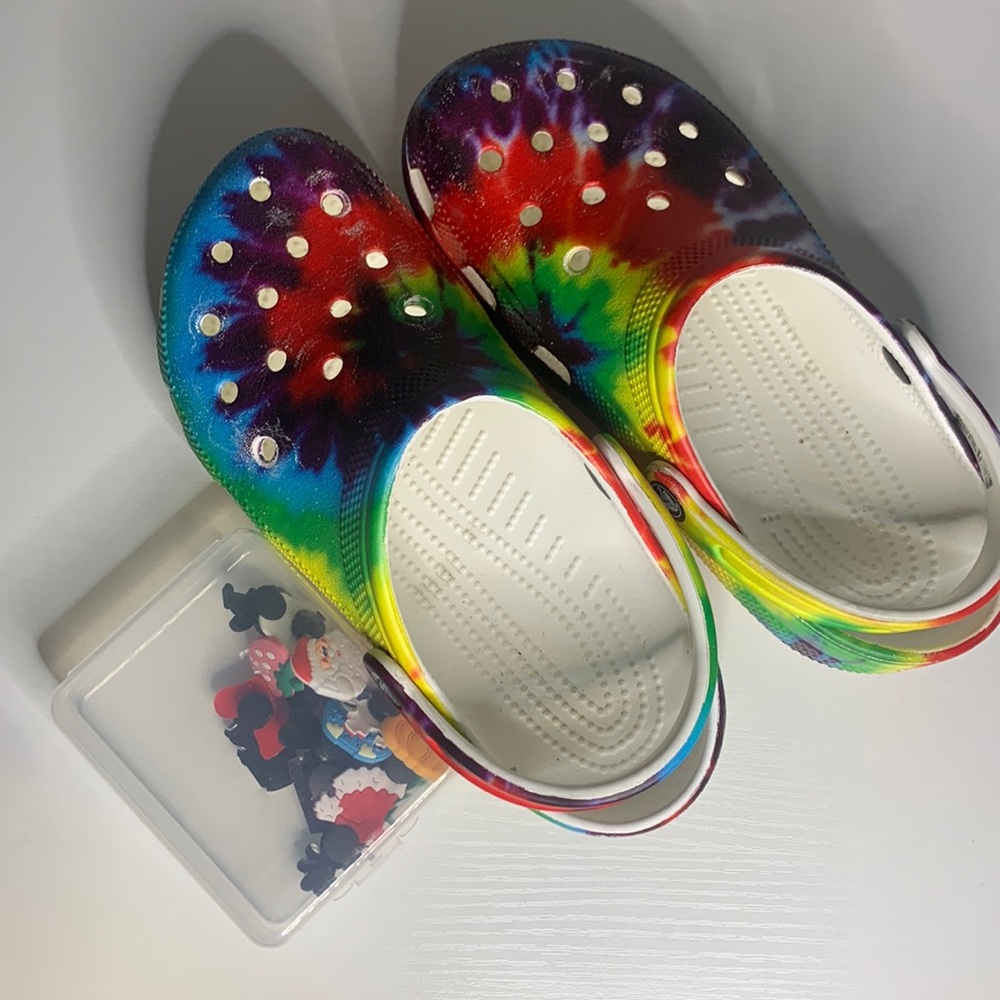 Women’s 8 Tie dye crocs